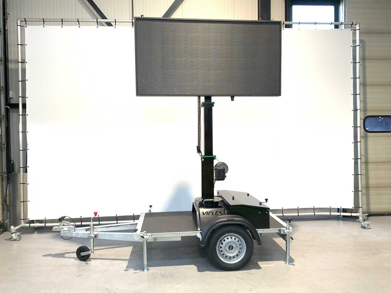 Viplex tekstkar P8 ledscherm op aanhangwagen - معدات البناء, مقطورة: صور 4 Viplex tekstkar P8 ledscherm op aanhangwagen - معدات البناء, مقطورة: صور 4
