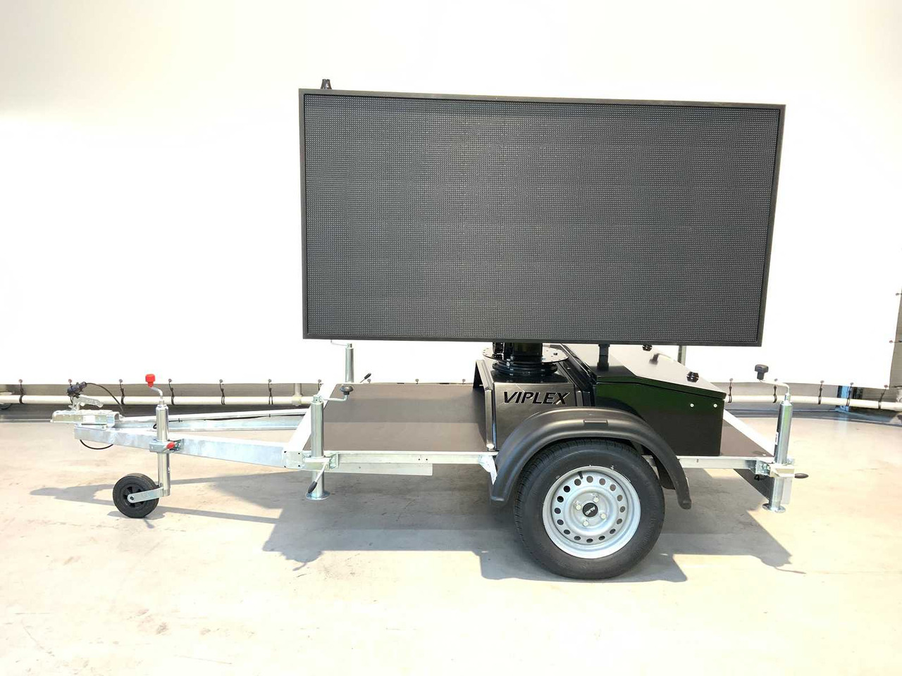 Viplex tekstkar P8 ledscherm op aanhangwagen - معدات البناء, مقطورة: صور 2 Viplex tekstkar P8 ledscherm op aanhangwagen - معدات البناء, مقطورة: صور 2