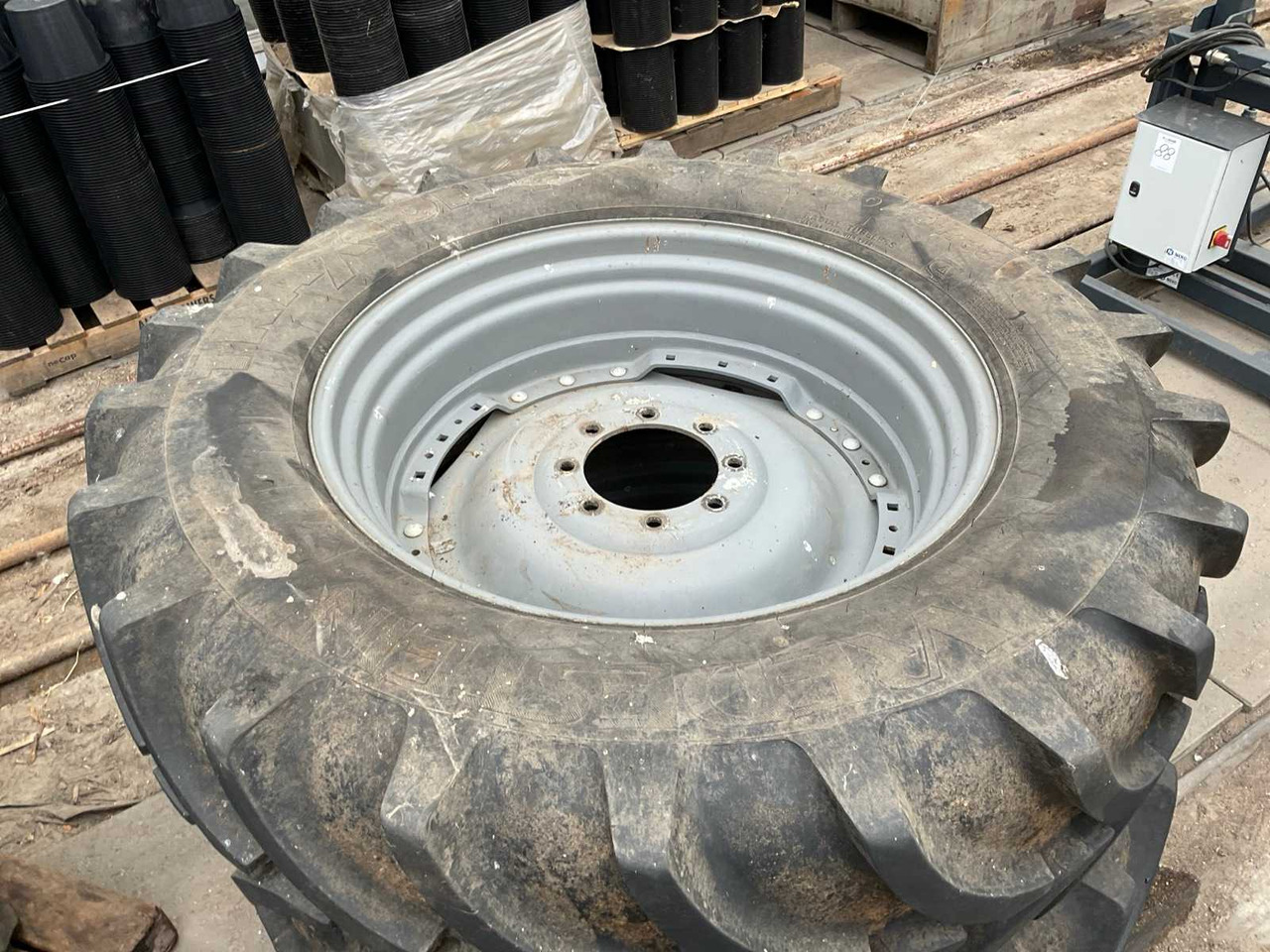 Vredestein Traxion+ - الإطارات والجنوط - جرار: صور 2 Vredestein Traxion+ - الإطارات والجنوط - جرار: صور 2