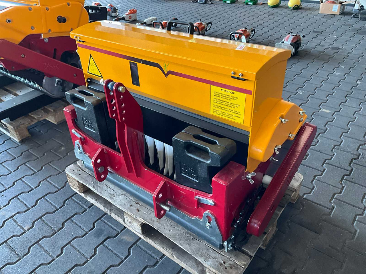 Vredo Turf Fix 95 - آلات البذر والغرس والشتل: صور 1 Vredo Turf Fix 95 - آلات البذر والغرس والشتل: صور 1