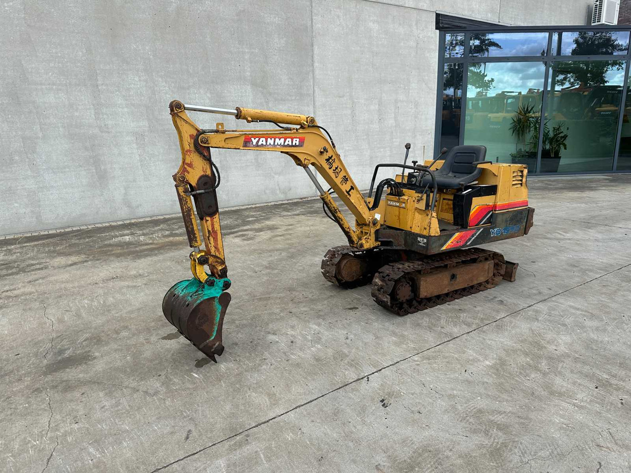 Yanmar YB151U - حفارات زحافة: صور 1 Yanmar YB151U - حفارات زحافة: صور 1