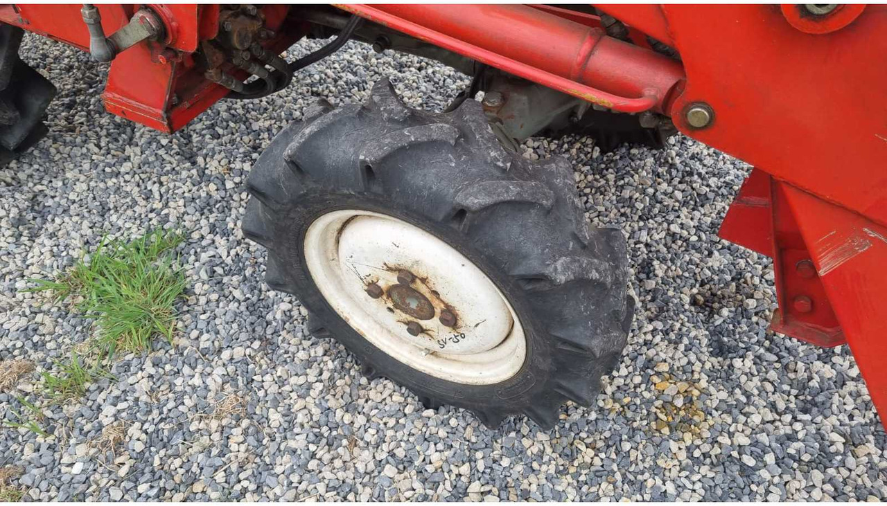 جرار صغير Yanmar YM1610D: صور 11