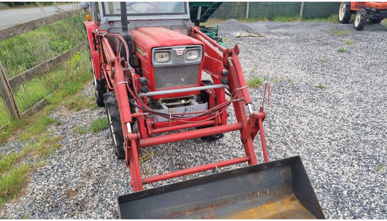 جرار صغير Yanmar YM1610D: صور 10
