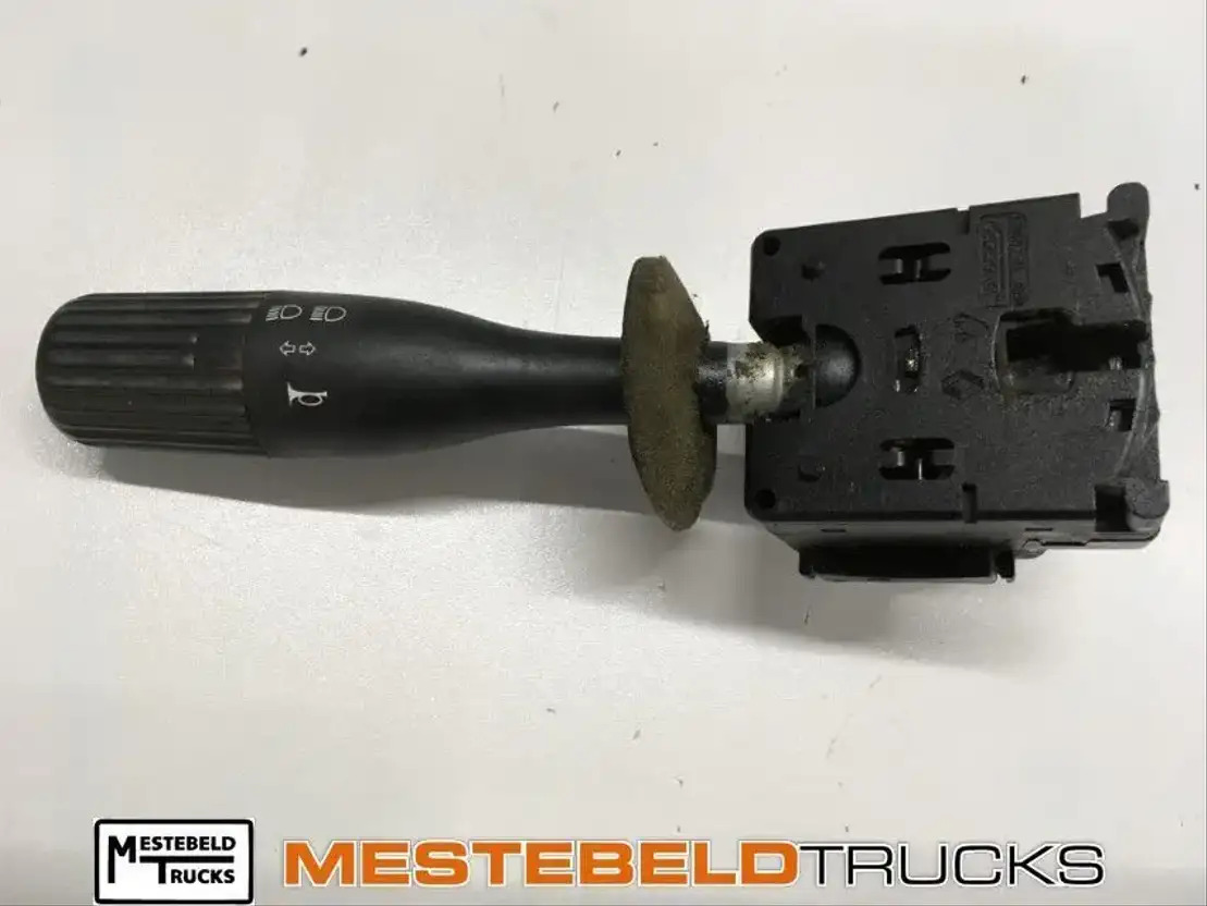 DAF Combischakelaar knipperlicht/claxon - النظام الكهربائي - شاحنة: صور 1 DAF Combischakelaar knipperlicht/claxon - النظام الكهربائي - شاحنة: صور 1