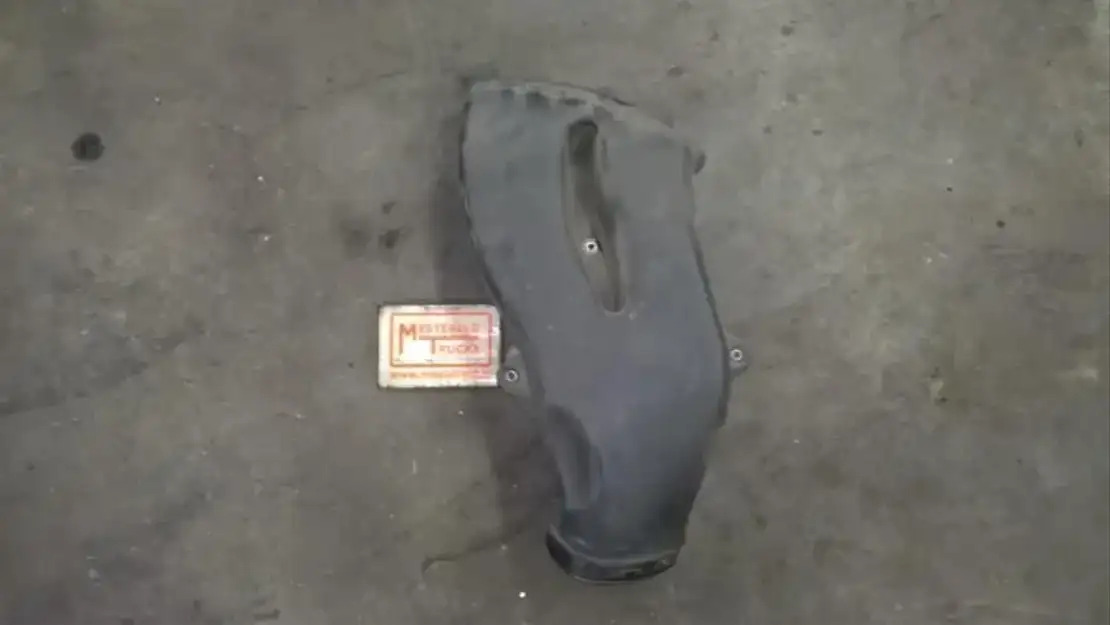 Mercedes-Benz Inlaatdeel luchtfilterhuis inlaatbuis - أنبوب سحب الهواء - شاحنة: صور 1 Mercedes-Benz Inlaatdeel luchtfilterhuis inlaatbuis - أنبوب سحب الهواء - شاحنة: صور 1