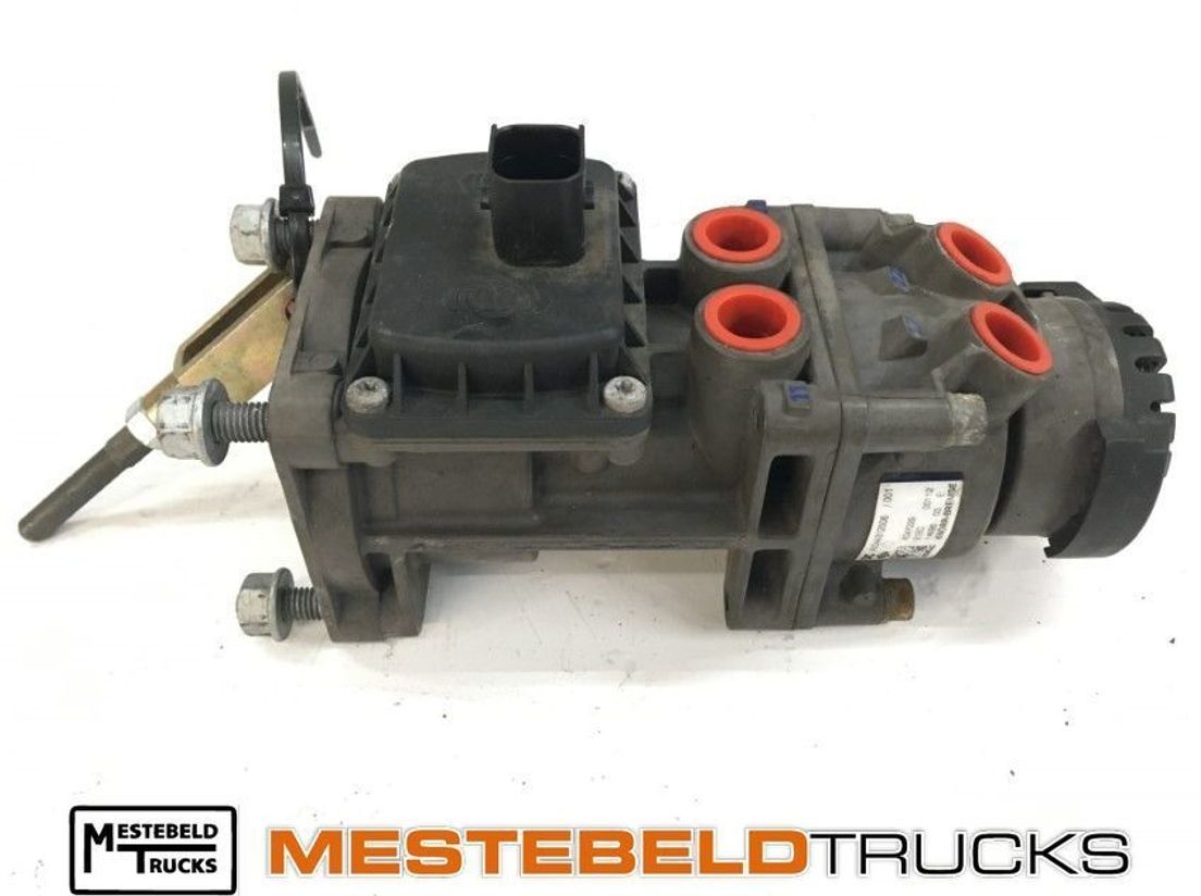 Mercedes-Benz Voetremklep - أجزاء الفرامل - شاحنة: صور 1 Mercedes-Benz Voetremklep - أجزاء الفرامل - شاحنة: صور 1