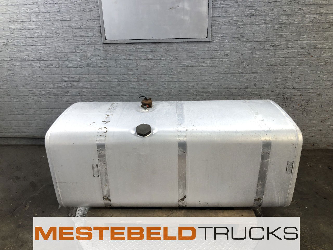 Scania Brandstoftank 700 liter - خزان وقود - شاحنة: صور 1 Scania Brandstoftank 700 liter - خزان وقود - شاحنة: صور 1