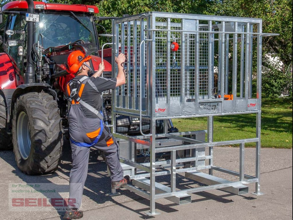 Fliegl Arbeitsbühne HOCH mit Euro-Aufnahme - ملحقات - آلات البناء: صور 5 Fliegl Arbeitsbühne HOCH mit Euro-Aufnahme - ملحقات - آلات البناء: صور 5