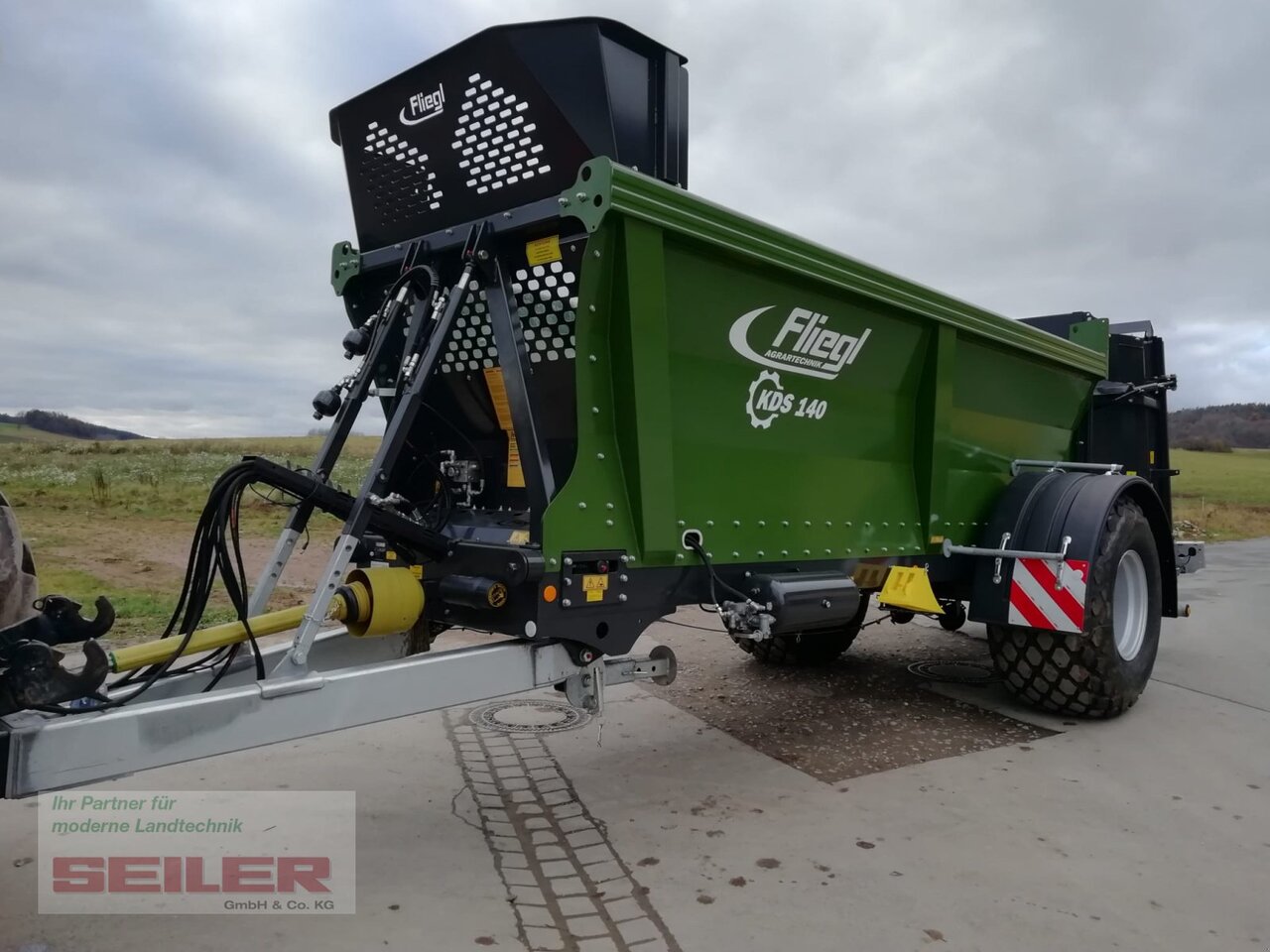 Fliegl KDS 120 JUNIOR XL 12m³ - نثر السماد: صور 1 Fliegl KDS 120 JUNIOR XL 12m³ - نثر السماد: صور 1