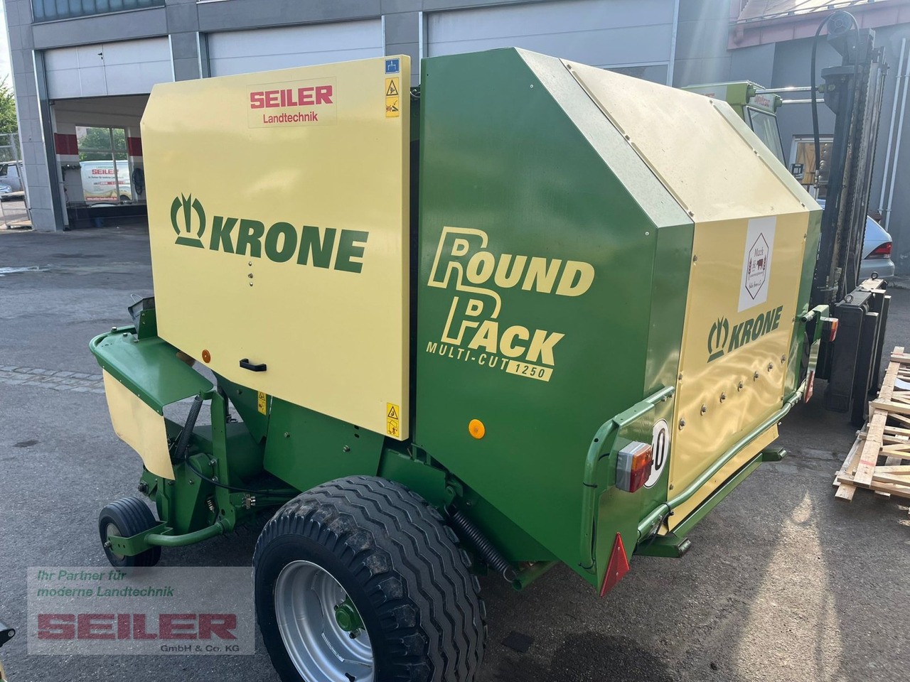 Krone Round Pack 1250 MC - مكبس القش الدائري: صور 2 Krone Round Pack 1250 MC - مكبس القش الدائري: صور 2