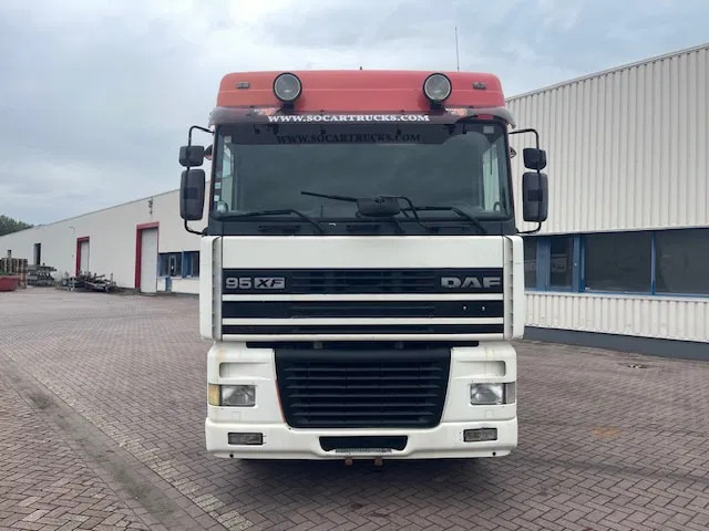 بصندوق مغلق شاحنة DAF XF 95.380 Euro 2 Manual-Gear: صور 7