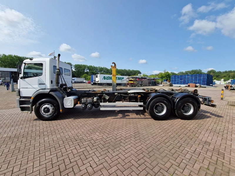 Mercedes-Benz Atego 2628 6x4 Euro 3 Manual Gear full steel suspension - شاحنة ذات الخطاف: صور 5 Mercedes-Benz Atego 2628 6x4 Euro 3 Manual Gear full steel suspension - شاحنة ذات الخطاف: صور 5