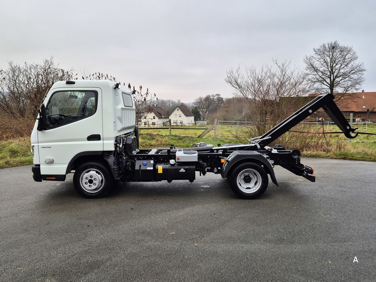 FUSO 3C15 Duonic Aut.City Abrollkipper AHK 3.5T - شاحنة ذات الخطاف: صور 3 FUSO 3C15 Duonic Aut.City Abrollkipper AHK 3.5T - شاحنة ذات الخطاف: صور 3