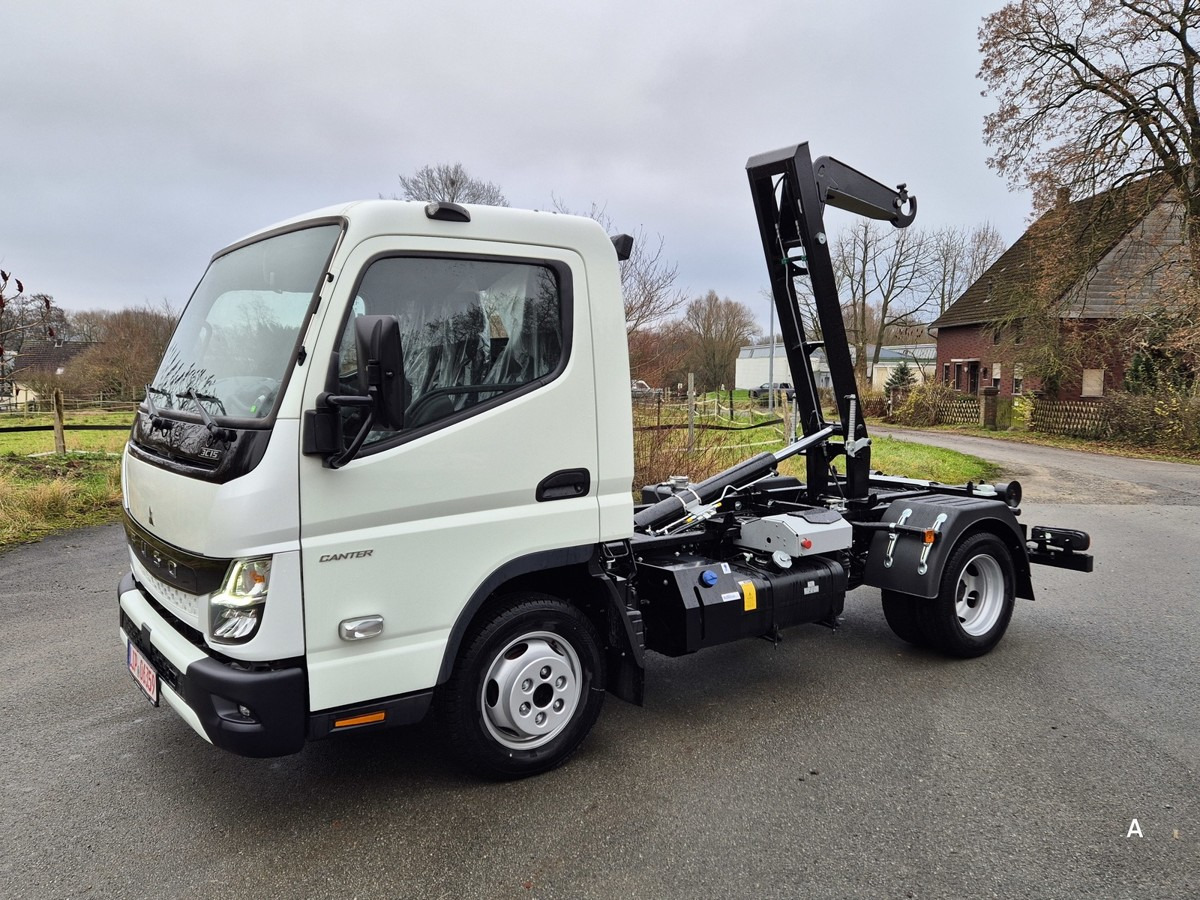 FUSO 3C15 Duonic Aut.City Abrollkipper AHK 3.5T - شاحنة ذات الخطاف: صور 1 FUSO 3C15 Duonic Aut.City Abrollkipper AHK 3.5T - شاحنة ذات الخطاف: صور 1
