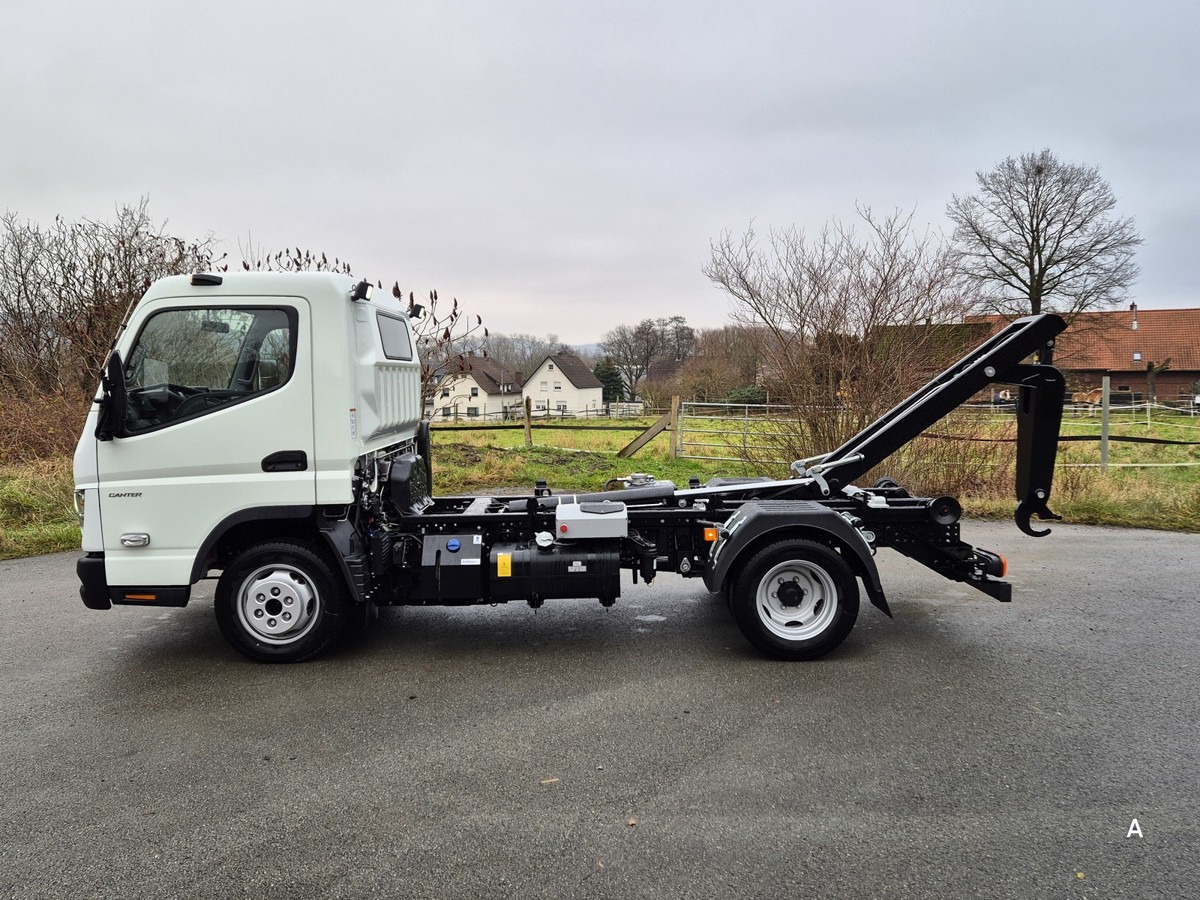FUSO 3C15 Duonic Aut.City Abrollkipper AHK 3.5T - شاحنة ذات الخطاف: صور 4 FUSO 3C15 Duonic Aut.City Abrollkipper AHK 3.5T - شاحنة ذات الخطاف: صور 4