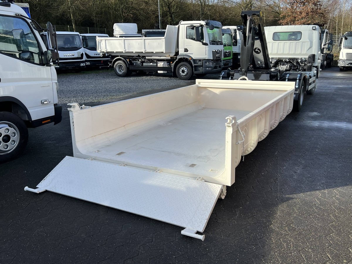 FUSO Canter FUSO 7C18 City Abrollkipper Miete - شاحنة ذات الخطاف: صور 4 FUSO Canter FUSO 7C18 City Abrollkipper Miete - شاحنة ذات الخطاف: صور 4