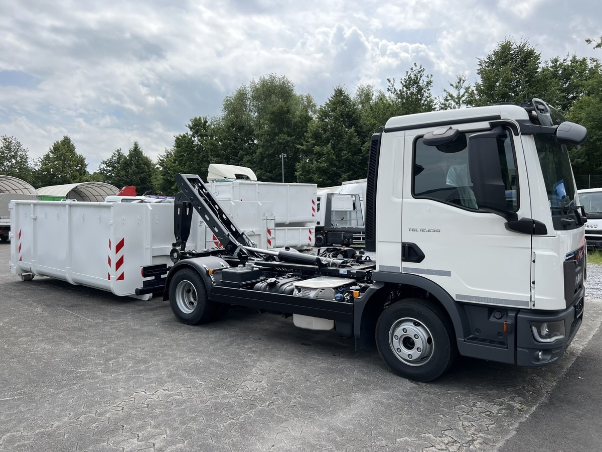جديد شاحنة ذات الخطاف MAN TGL 12.250 BL NEU City Abrollkipper PowerMatic s: صور 7