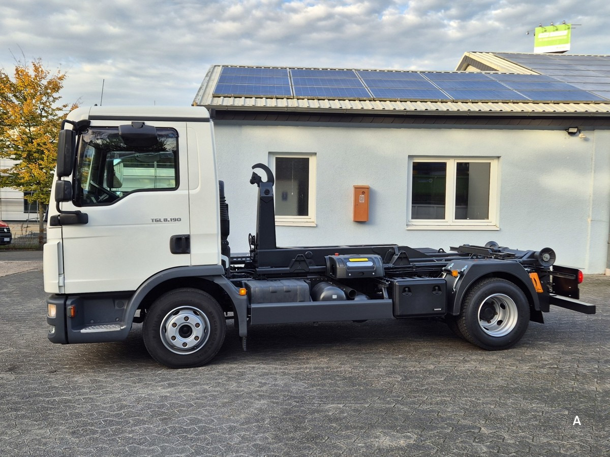 MAN TGL 8.190 BL City Abrollkipper Aut., 2 x AHK sof - شاحنة ذات الخطاف: صور 3 MAN TGL 8.190 BL City Abrollkipper Aut., 2 x AHK sof - شاحنة ذات الخطاف: صور 3