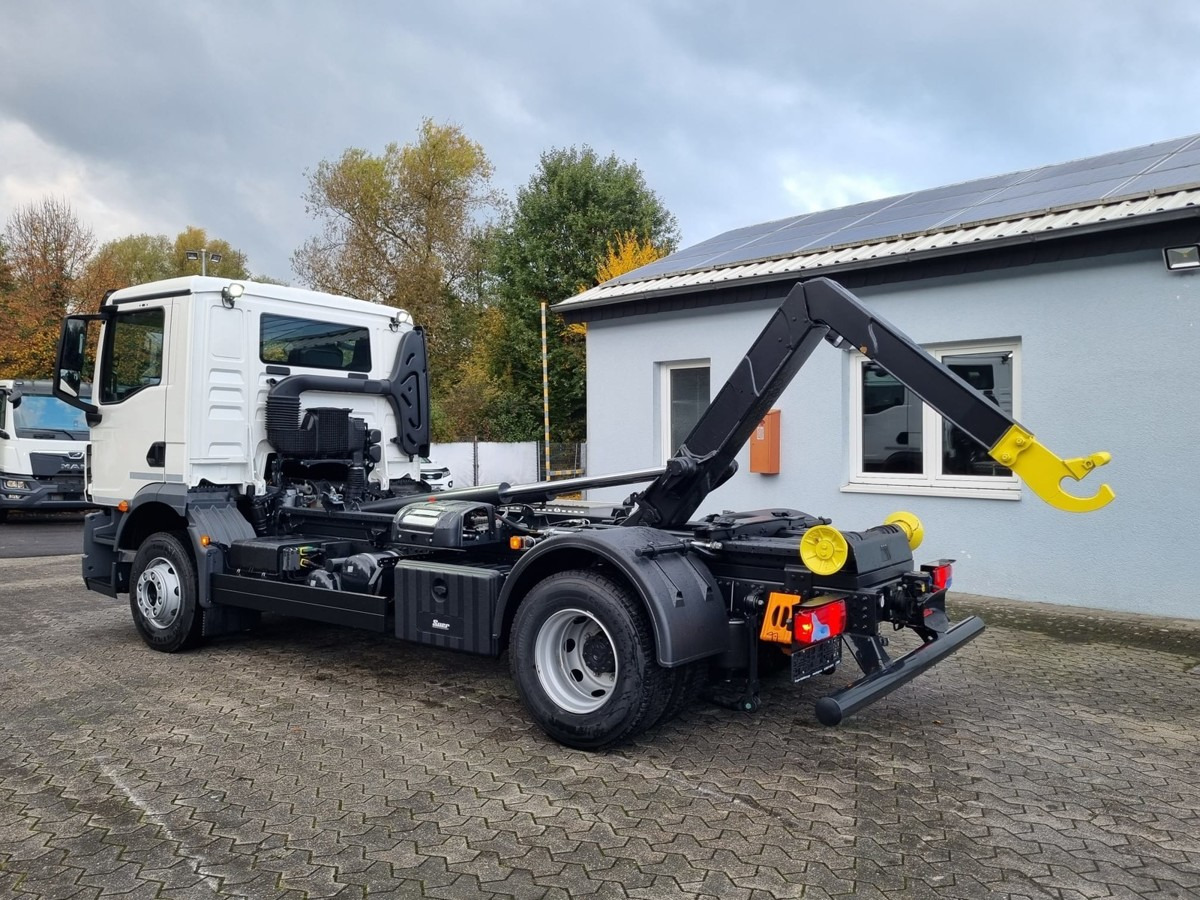 جديد شاحنة ذات الخطاف MAN TGM 15.290 BL Abrollkipper PowerMatic Standheiz.: صور 17