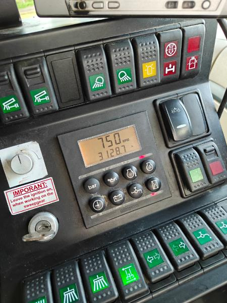 Brock SL280/2 MB Actros 1833 - سياره كنس شوارع: صور 5 Brock SL280/2 MB Actros 1833 - سياره كنس شوارع: صور 5