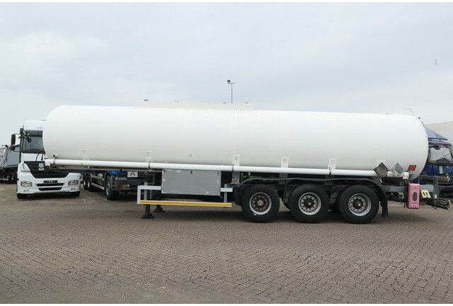 Kässbohrer STH 34/10-24/Tank 34.000 ltr./Unterbefüll./Pumpe - نصف مقطورة صهريج: صور 2 Kässbohrer STH 34/10-24/Tank 34.000 ltr./Unterbefüll./Pumpe - نصف مقطورة صهريج: صور 2