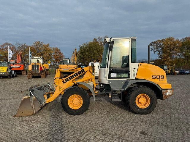 Liebherr L 509, 4+1 Schaufel, 3. Steuerkreis, Gabel - اللودر بعجل: صور 3 Liebherr L 509, 4+1 Schaufel, 3. Steuerkreis, Gabel - اللودر بعجل: صور 3