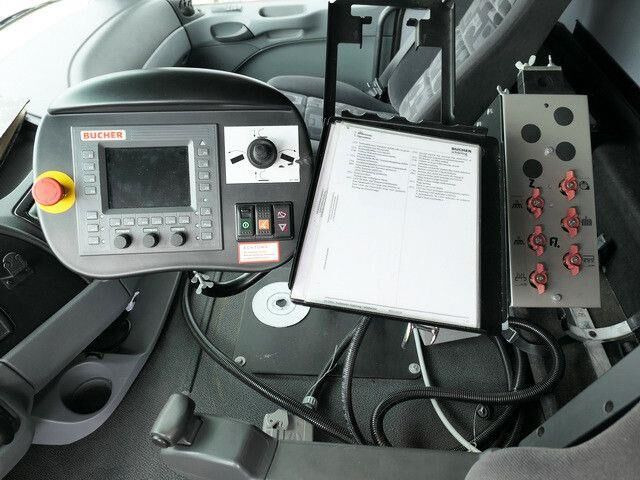 سياره كنس شوارع Mercedes-Benz 2032 A Actros 4x4, Bucher STKF 9500, Airport, AC: صور 16