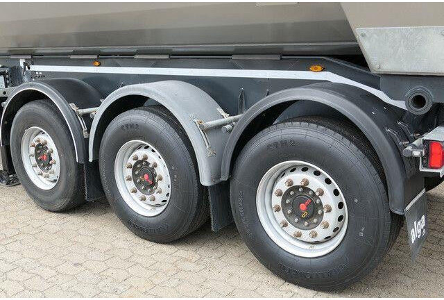 Vega 3T, Stahl, 24m³, Hardox, Luft-Lift, SAF - قلابة نصف مقطورة: صور 5 Vega 3T, Stahl, 24m³, Hardox, Luft-Lift, SAF - قلابة نصف مقطورة: صور 5