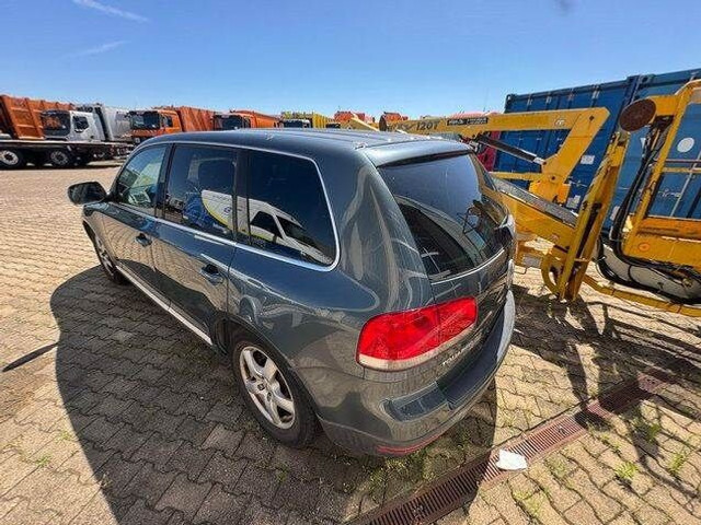 Volkswagen Touareg 3.2 V6/ GETRIEBESCHADEN /Motor läuft! - الشاحنات الصغيرة المسطحة: صور 4 Volkswagen Touareg 3.2 V6/ GETRIEBESCHADEN /Motor läuft! - الشاحنات الصغيرة المسطحة: صور 4