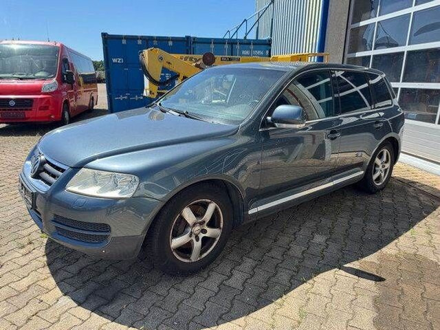 Volkswagen Touareg 3.2 V6/ GETRIEBESCHADEN /Motor läuft! - الشاحنات الصغيرة المسطحة: صور 1 Volkswagen Touareg 3.2 V6/ GETRIEBESCHADEN /Motor läuft! - الشاحنات الصغيرة المسطحة: صور 1