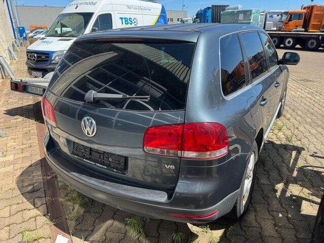Volkswagen Touareg 3.2 V6/ GETRIEBESCHADEN /Motor läuft! - الشاحنات الصغيرة المسطحة: صور 2 Volkswagen Touareg 3.2 V6/ GETRIEBESCHADEN /Motor läuft! - الشاحنات الصغيرة المسطحة: صور 2