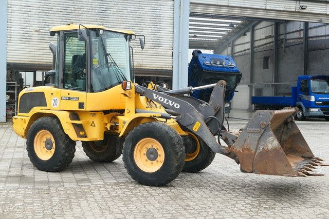 Volvo L30G, 4+1 Schaufel, Palettengabel, Hydr. S.W.S. - اللودر بعجل: صور 2 Volvo L30G, 4+1 Schaufel, Palettengabel, Hydr. S.W.S. - اللودر بعجل: صور 2