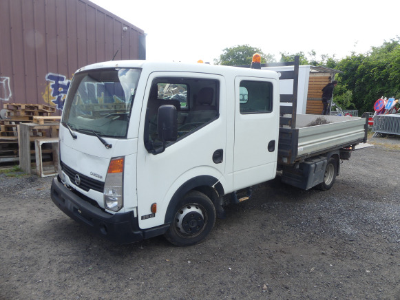 Camionnette double cabine et benne tri benne Nissan Cabstar (2009-215.641 km) - قلابات: صور 1 Camionnette double cabine et benne tri benne Nissan Cabstar (2009-215.641 km) - قلابات: صور 1