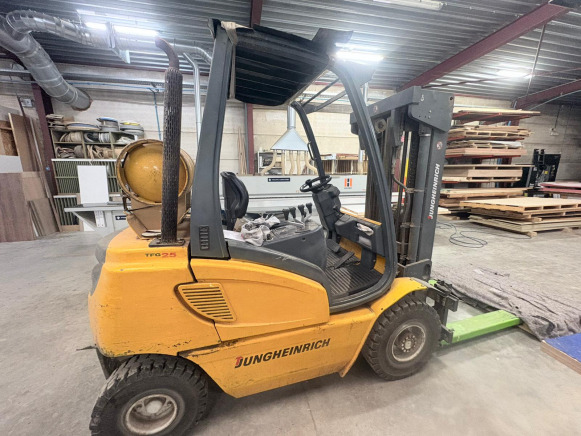 Chariot élévateur frontal au gaz Jungheirich TFG 25BK - رافعة شوكية تعمل بالغاز: صور 5 Chariot élévateur frontal au gaz Jungheirich TFG 25BK - رافعة شوكية تعمل بالغاز: صور 5