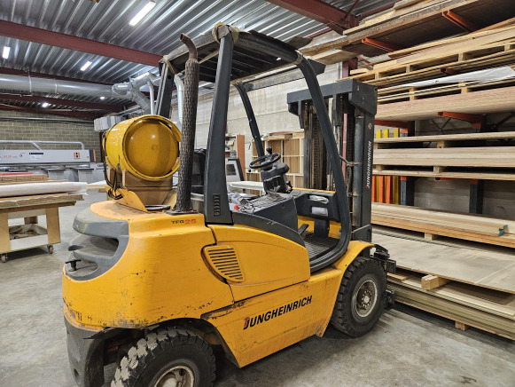 Chariot élévateur frontal au gaz Jungheirich TFG 25BK - رافعة شوكية تعمل بالغاز: صور 3 Chariot élévateur frontal au gaz Jungheirich TFG 25BK - رافعة شوكية تعمل بالغاز: صور 3