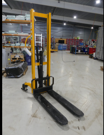 Gerbeur Manutan A170153 - معدات تكديس: صور 1 Gerbeur Manutan A170153 - معدات تكديس: صور 1