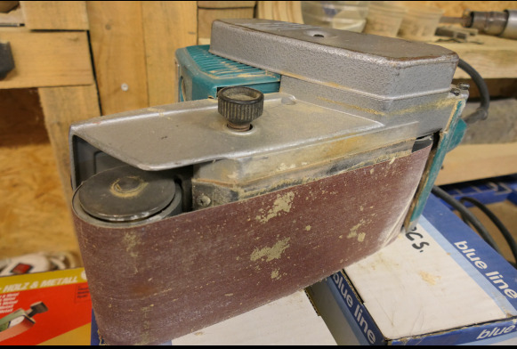 Ponceuse à bande Makita 9402 - آلة النجارة: صور 4 Ponceuse à bande Makita 9402 - آلة النجارة: صور 4