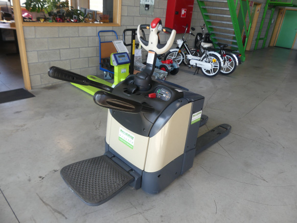Transpalette accompagnant porté debout Crown WT3020 - معدات الرفع منخفض المستوى: صور 4 Transpalette accompagnant porté debout Crown WT3020 - معدات الرفع منخفض المستوى: صور 4
