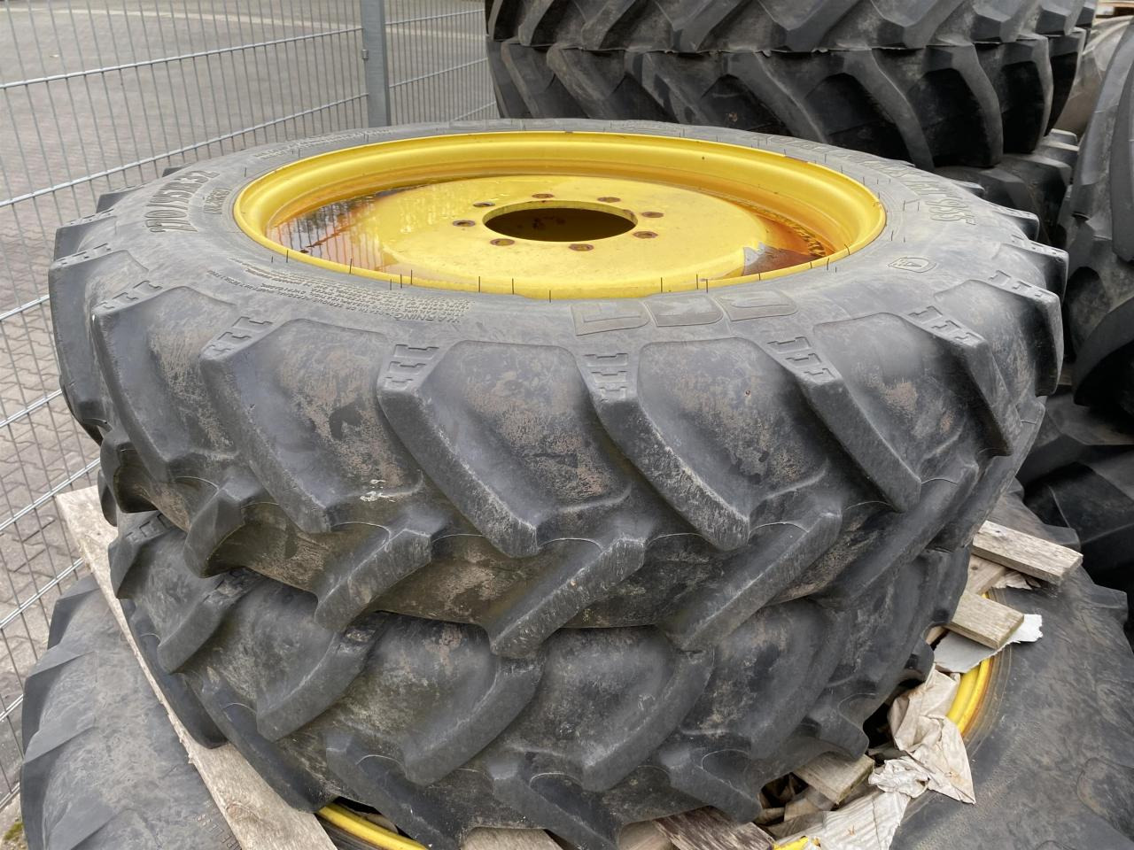 BKT 270/95R32 - الإطارات - الآلات والماكينات الزراعية: صور 1 BKT 270/95R32 - الإطارات - الآلات والماكينات الزراعية: صور 1