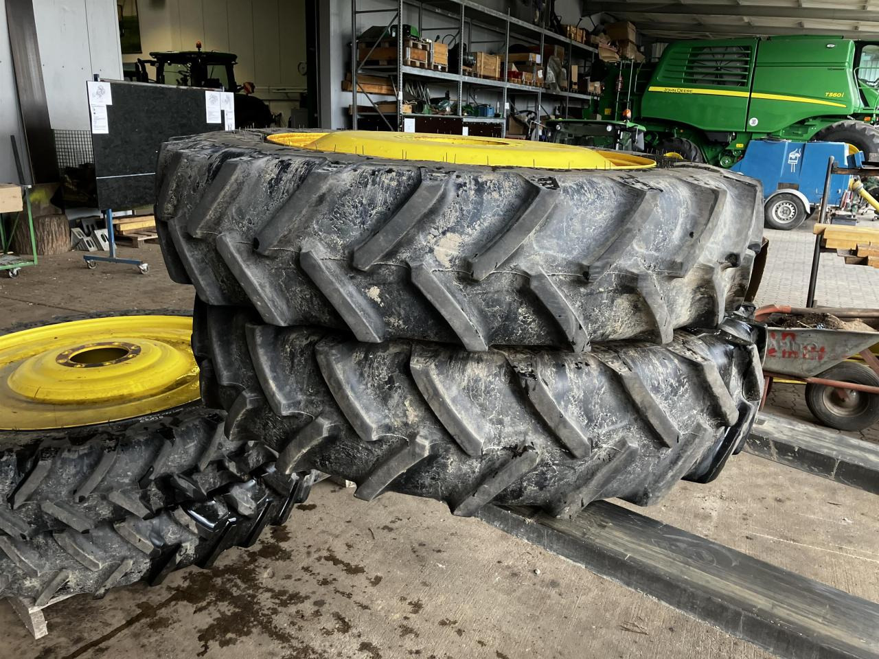 BKT 270/95R32 - الإطارات - الآلات والماكينات الزراعية: صور 3 BKT 270/95R32 - الإطارات - الآلات والماكينات الزراعية: صور 3