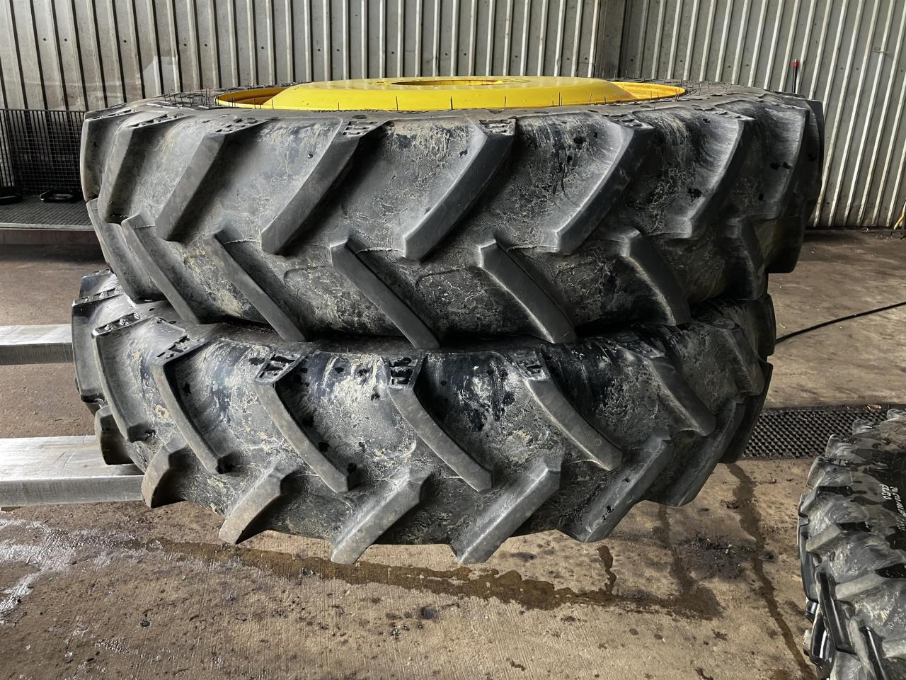 BKT 270/95R32 - الإطارات - الآلات والماكينات الزراعية: صور 1 BKT 270/95R32 - الإطارات - الآلات والماكينات الزراعية: صور 1