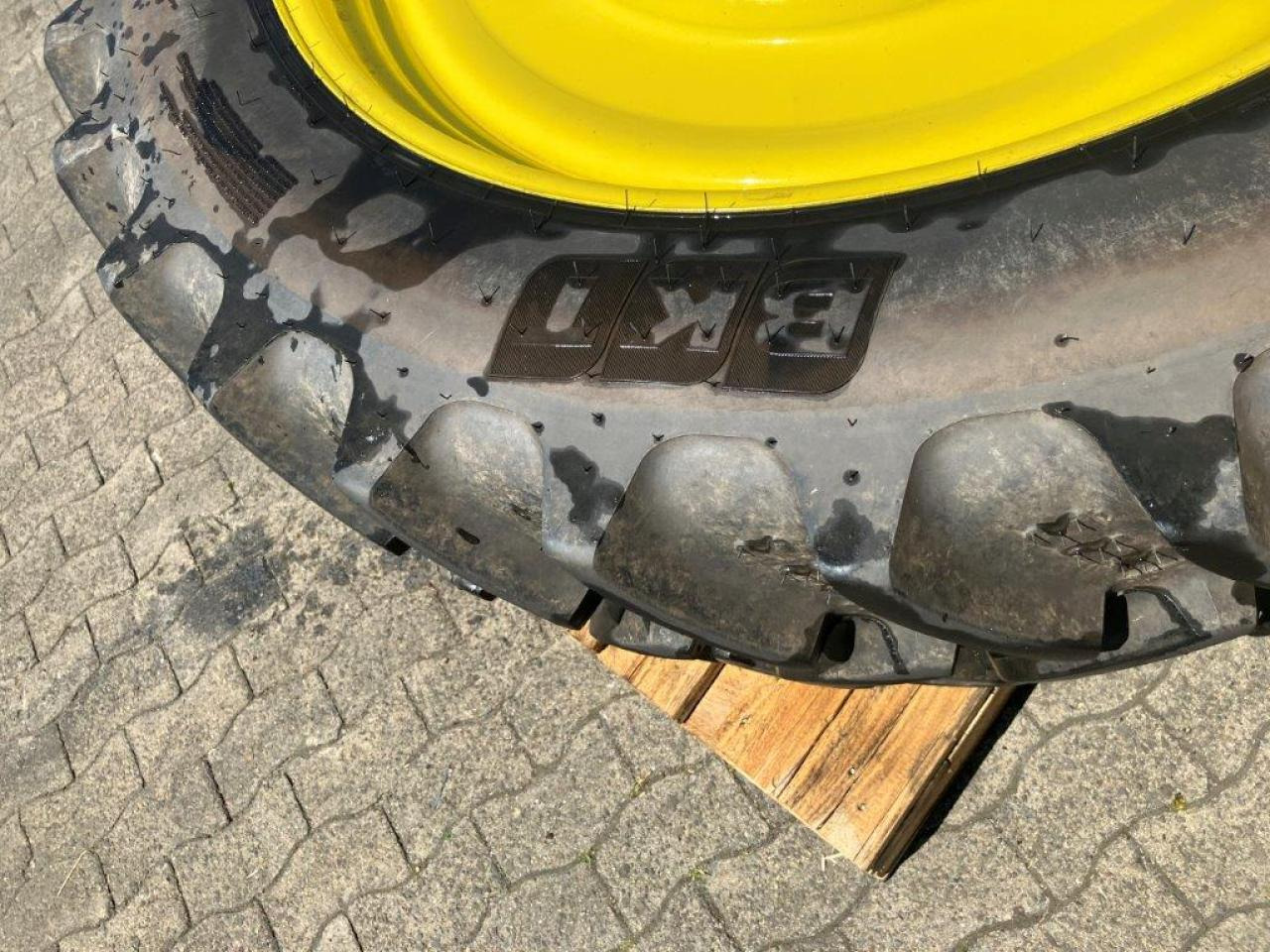 BKT 320/90R42 - الإطارات - الآلات والماكينات الزراعية: صور 3 BKT 320/90R42 - الإطارات - الآلات والماكينات الزراعية: صور 3