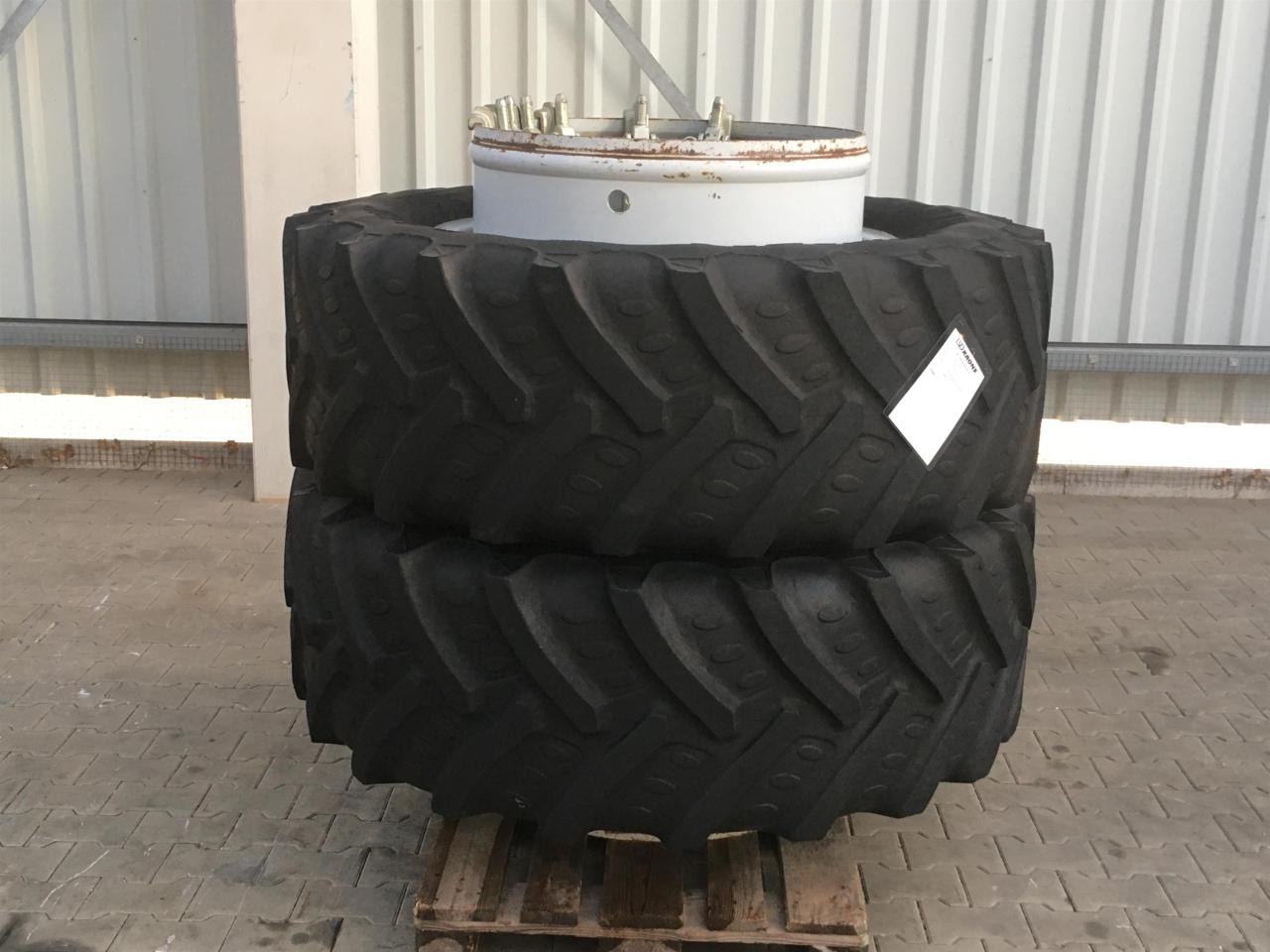 BKT 480/70R34 - الإطارات - الآلات والماكينات الزراعية: صور 1 BKT 480/70R34 - الإطارات - الآلات والماكينات الزراعية: صور 1