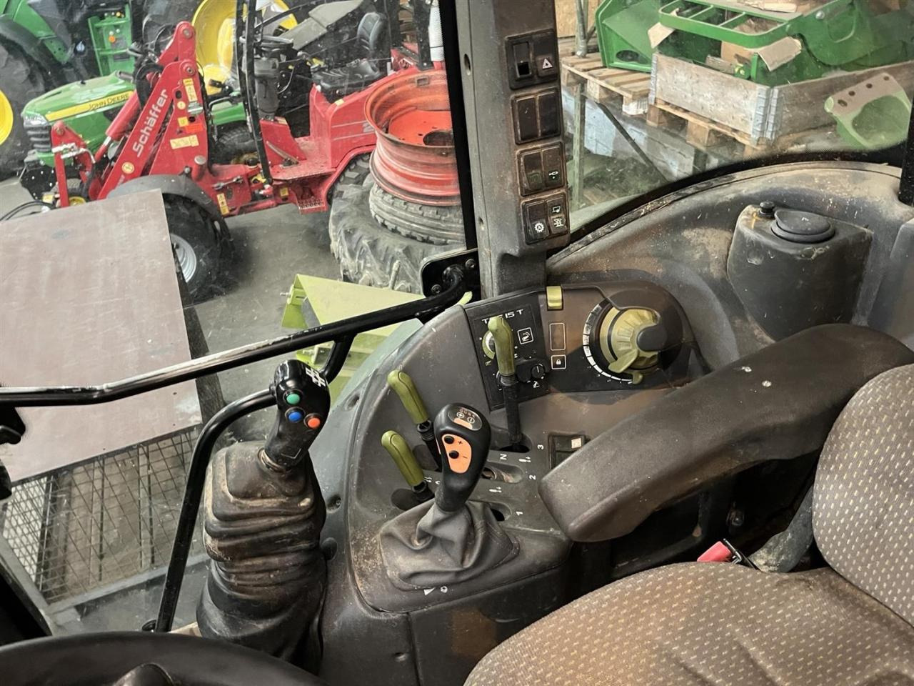 CLAAS Arion 420 - جرار: صور 5 CLAAS Arion 420 - جرار: صور 5