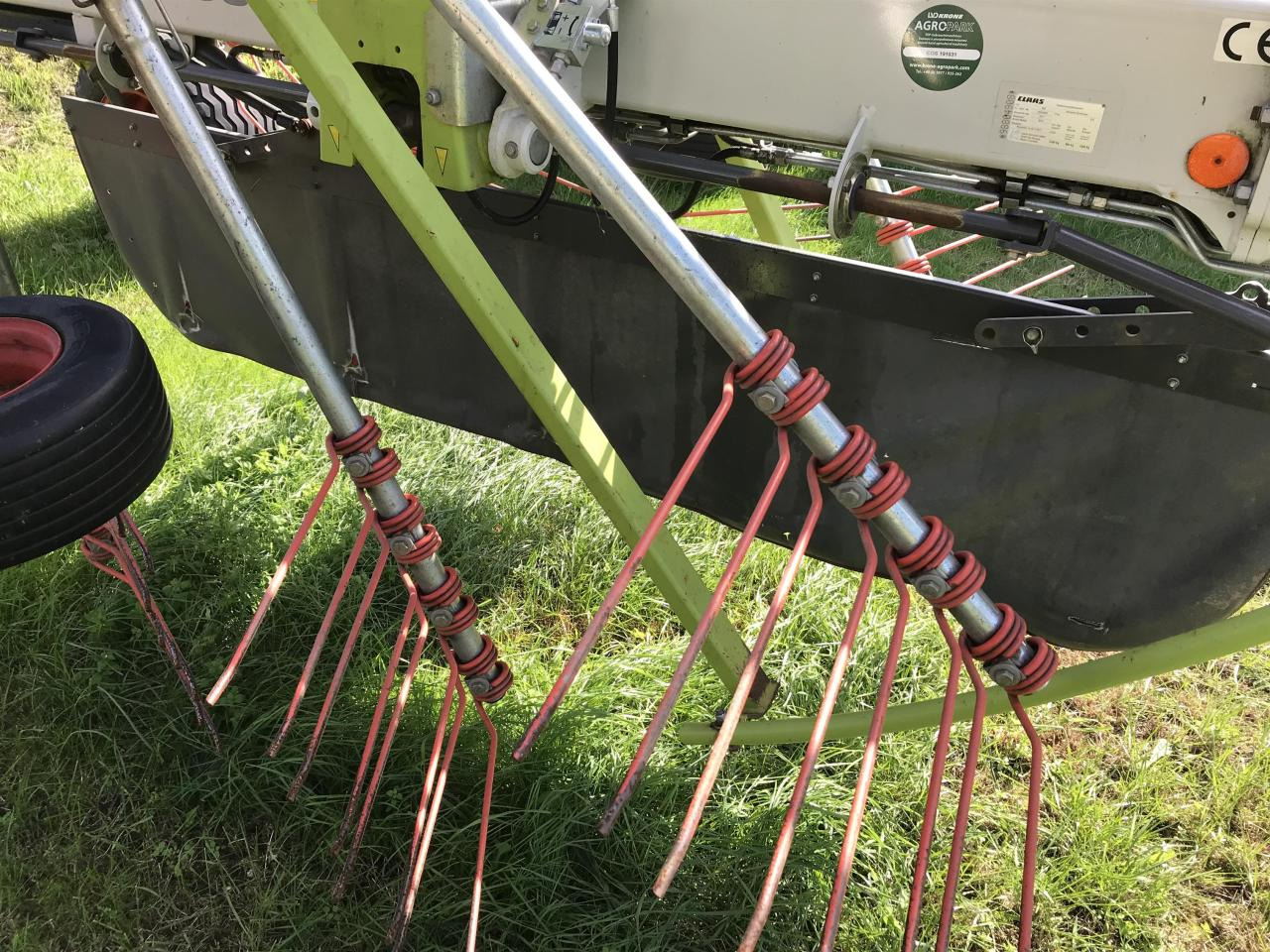 CLAAS Liner 2900 - لمّامَة القش: صور 4 CLAAS Liner 2900 - لمّامَة القش: صور 4