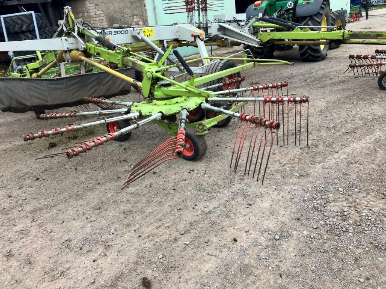 CLAAS Liner 3000 - لمّامَة القش: صور 2 CLAAS Liner 3000 - لمّامَة القش: صور 2
