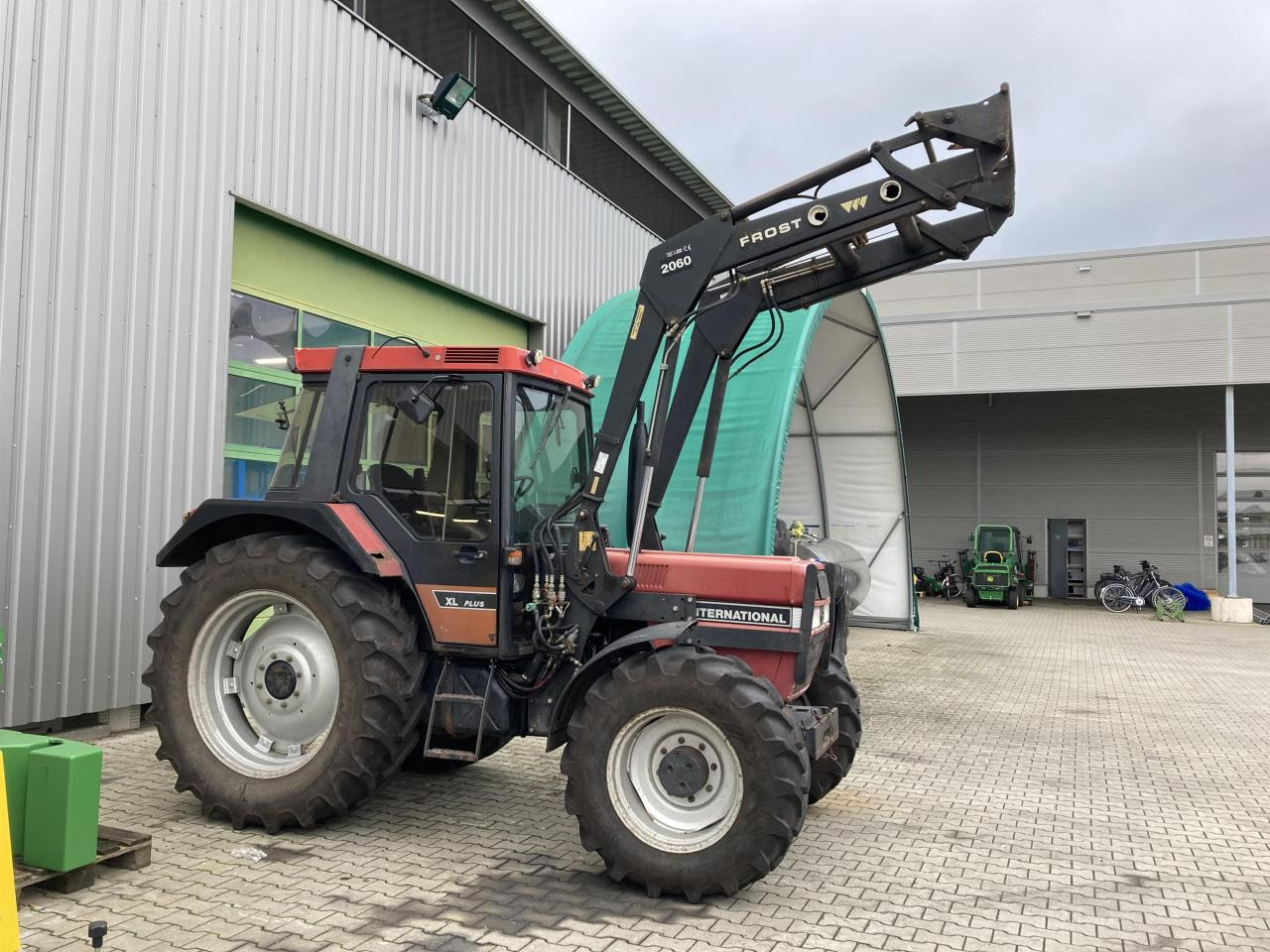 Case-IH 844 XL Plus - جرار: صور 5 Case-IH 844 XL Plus - جرار: صور 5