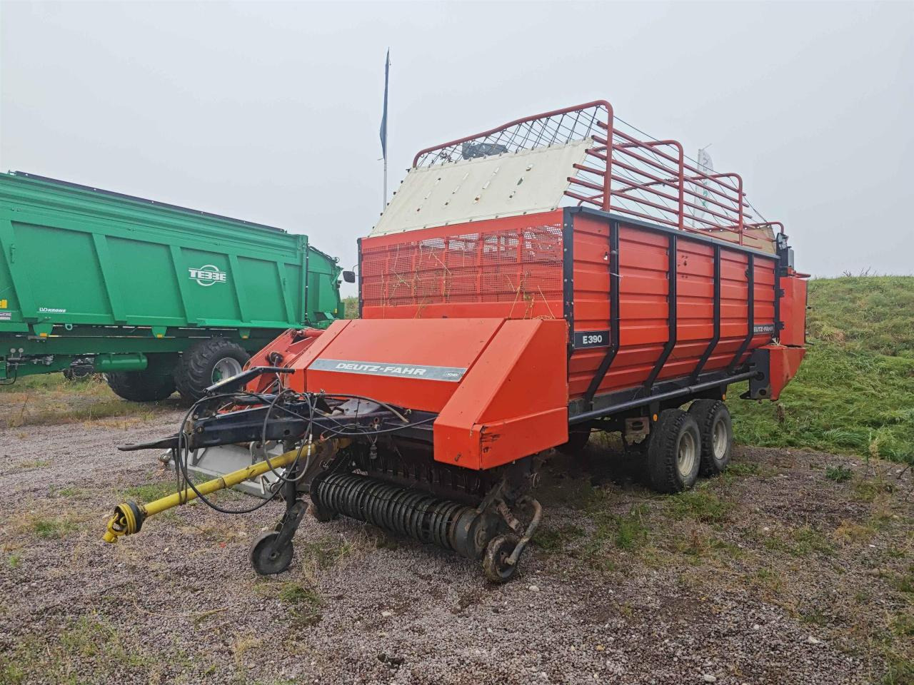 Deutz-Fahr E390 - مقطورات الاعلاف: صور 1 Deutz-Fahr E390 - مقطورات الاعلاف: صور 1