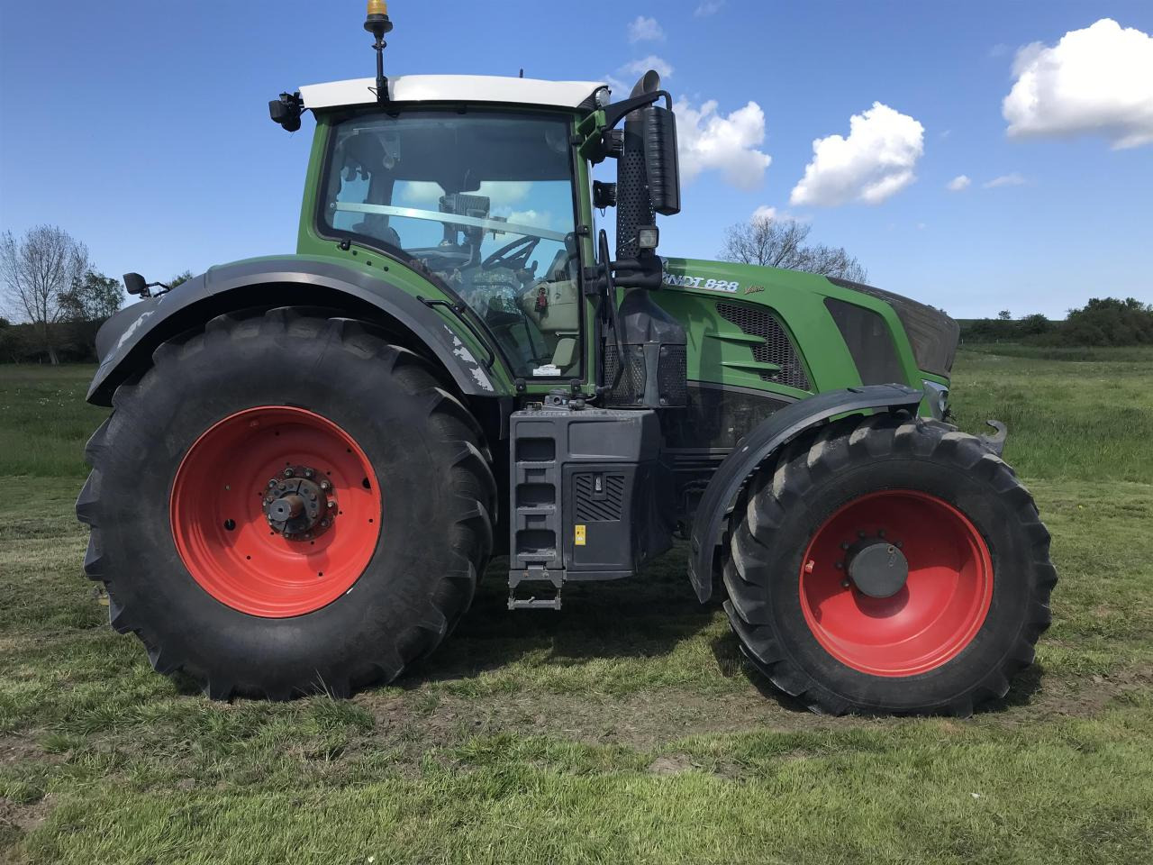 Fendt 828 Vario - جرار: صور 2 Fendt 828 Vario - جرار: صور 2