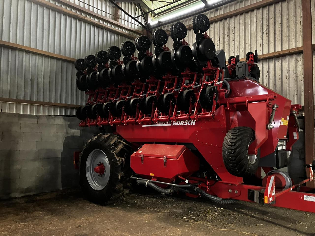 Horsch Maestro 18 SX - وضع البذور فى خطوط: صور 2 Horsch Maestro 18 SX - وضع البذور فى خطوط: صور 2